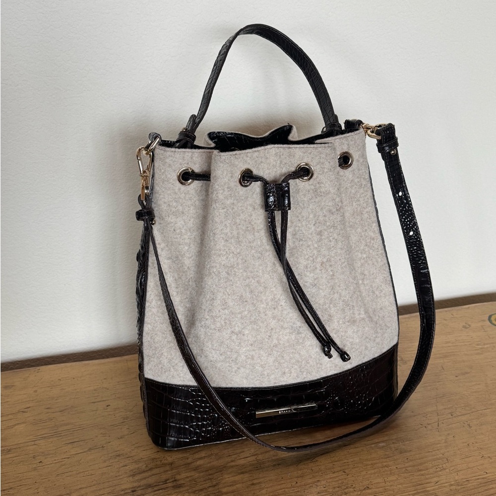 Brahmin Marlowe Bucket Bag. Unique Off White Wool and Dark Brown Crock. - Picture 2 of 15